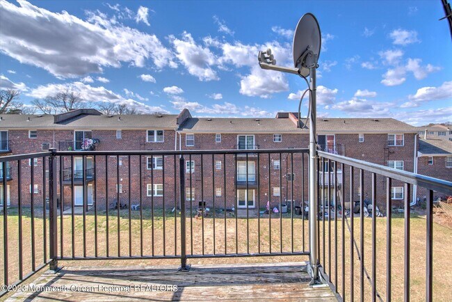 Building Photo - 250B Sawmill Rd