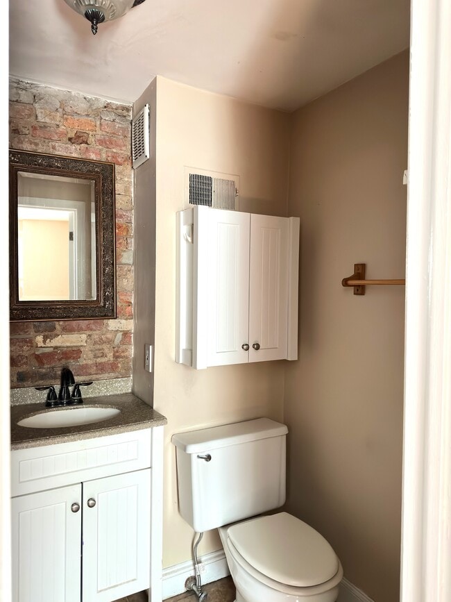 Building Photo - 623 American#F