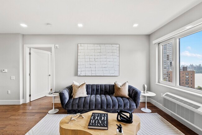 Building Photo - 60 68th St