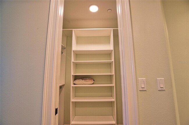 Building Photo - 830 The Esplanade N