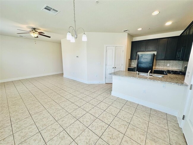 Building Photo - 2216 Creekside Ln