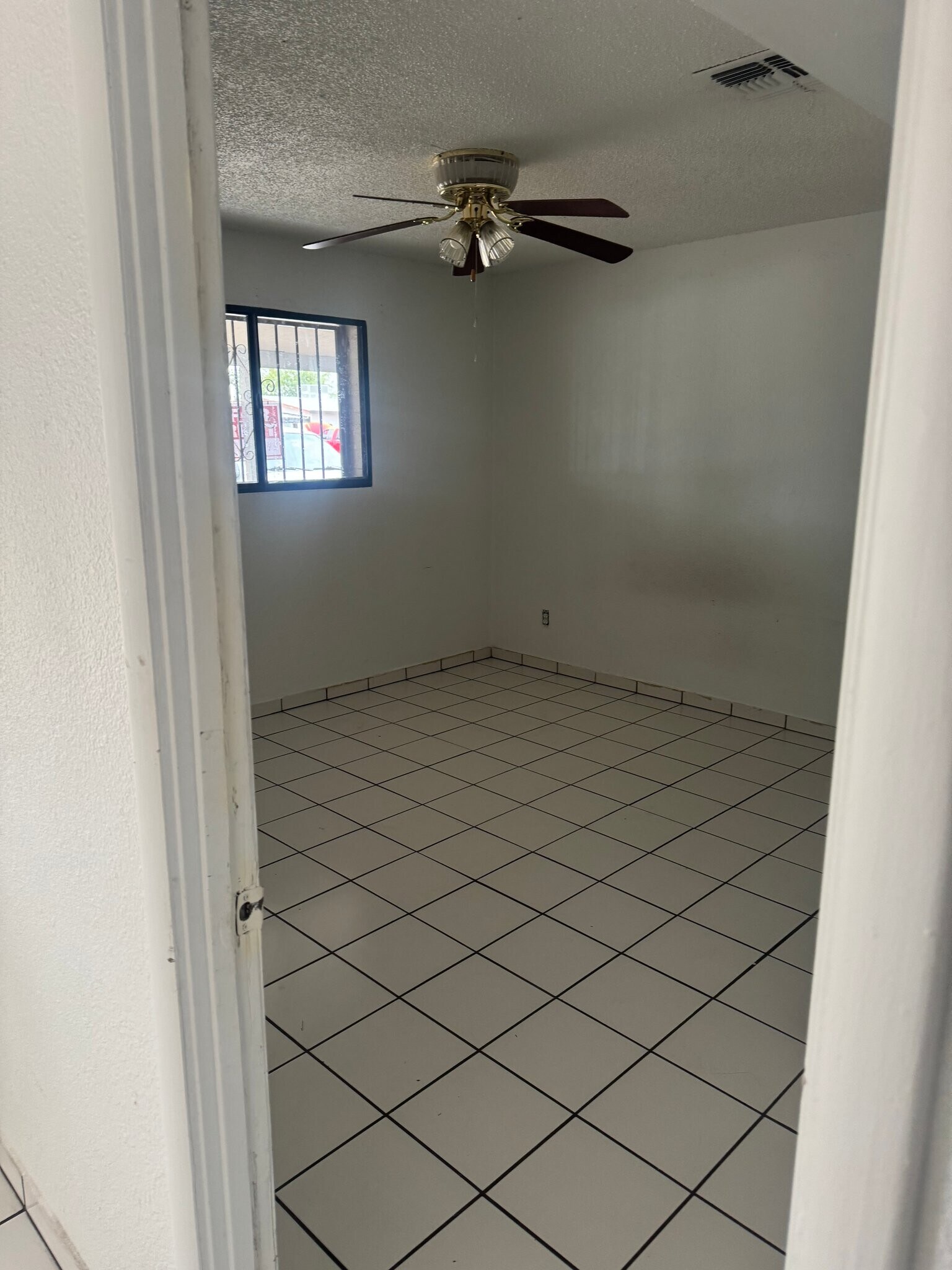 Building Photo - 7602 W Whitton Ave