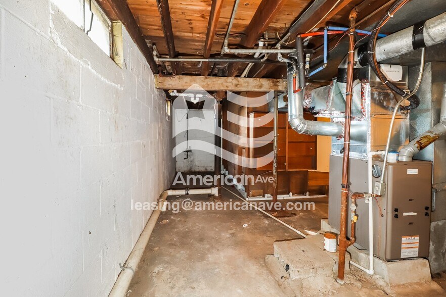 Building Photo - 1850 Huey St