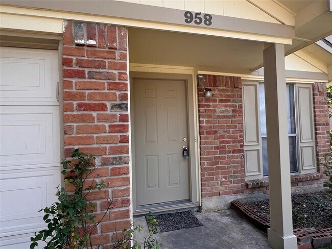 Building Photo - 958 Grand Jct Dr