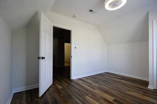 Building Photo - 2828 Franzia Dr