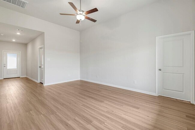 Building Photo - 417 Polly Grv Dr