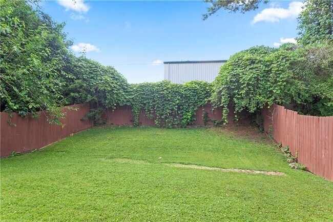 Building Photo - 1441 Springleaf Cir SE
