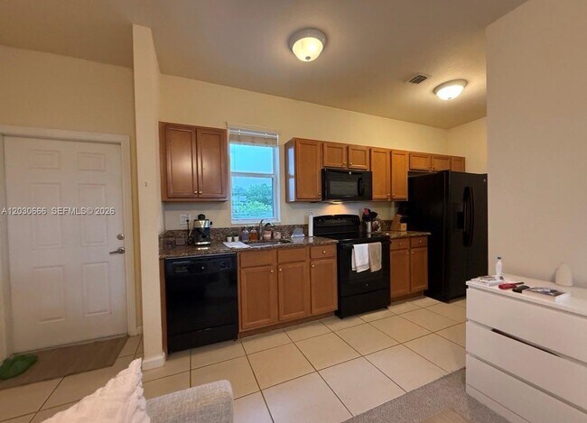 Building Photo - 9273 SW 172nd Ave