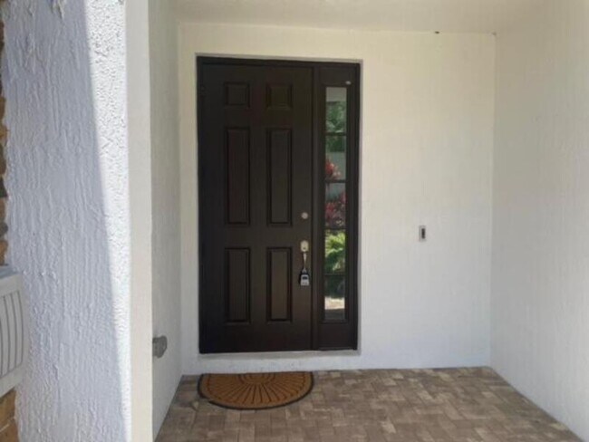 Building Photo - 12885 Trevi Isle