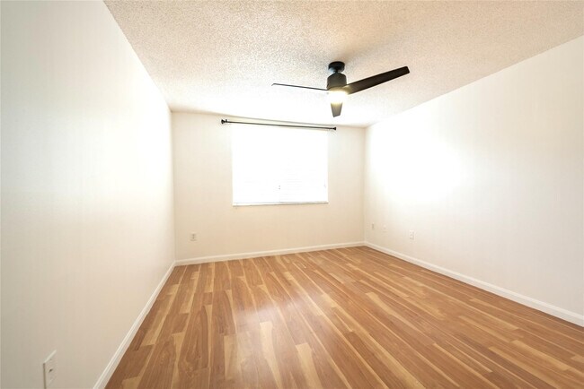 Building Photo - 4808 N State Rd 7