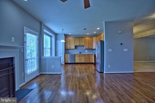 Building Photo - 19763 Estancia Terrace