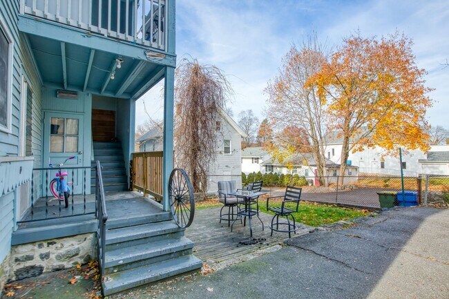 Building Photo - 226 Ledgeside Ave