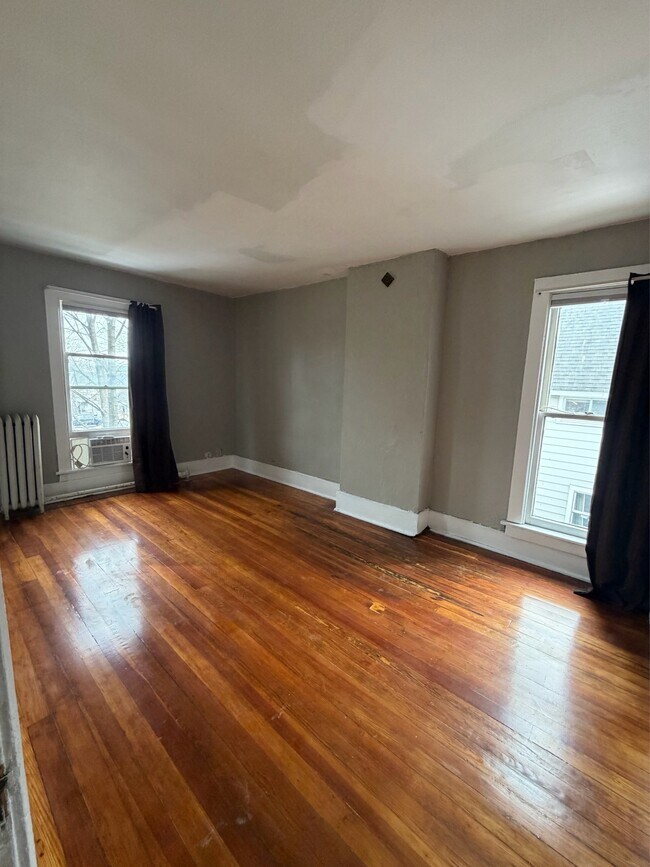 Building Photo - 612 Cherry St