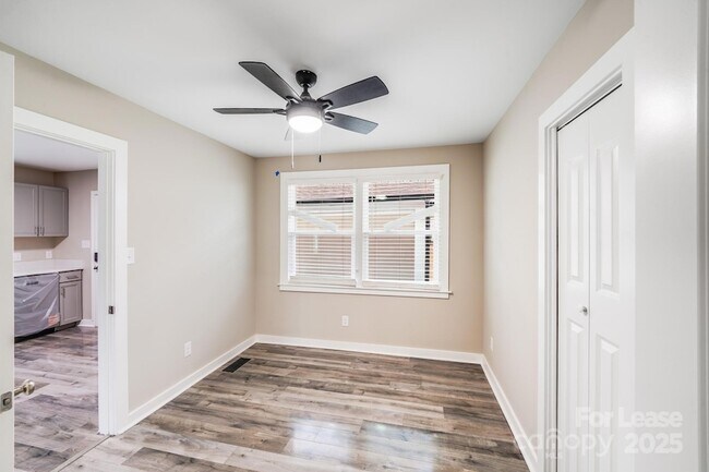 Building Photo - 2301 Shamrock Dr