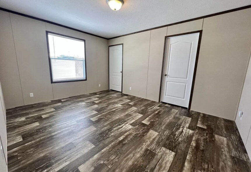 Building Photo - 6580 N Hampshire Dr