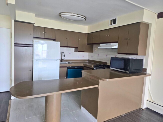 Building Photo - 3817 Ventnor Ave