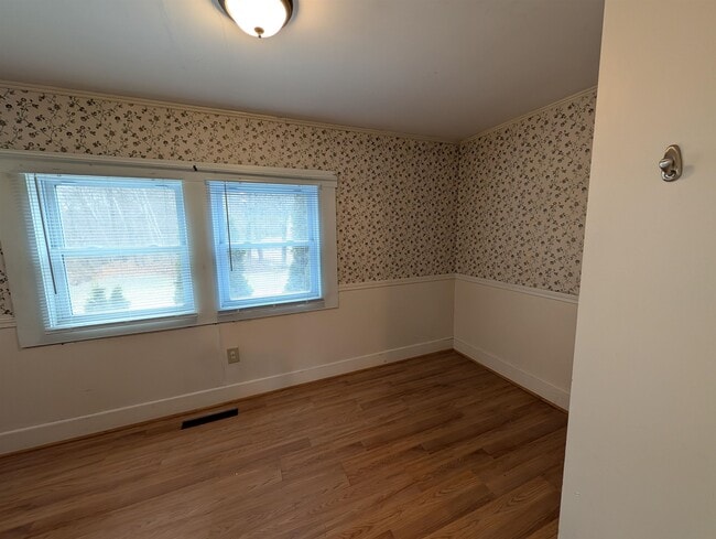 Building Photo - 30 Pleasant St