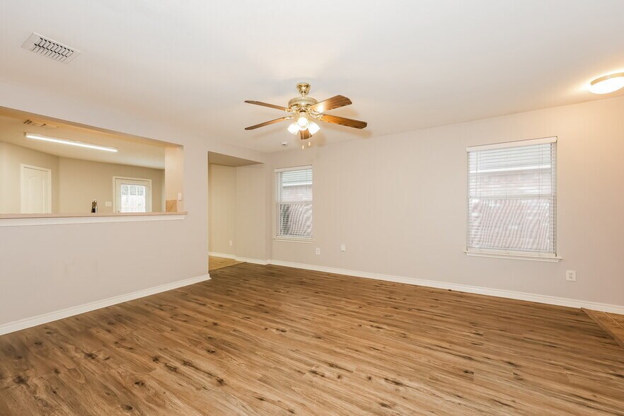 Building Photo - 1172 Tomahawk Dr