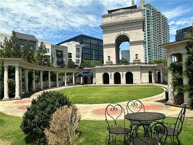 Building Photo - 400 17th St NW