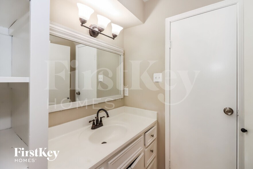 Building Photo - 6611 Gleneagles Dr