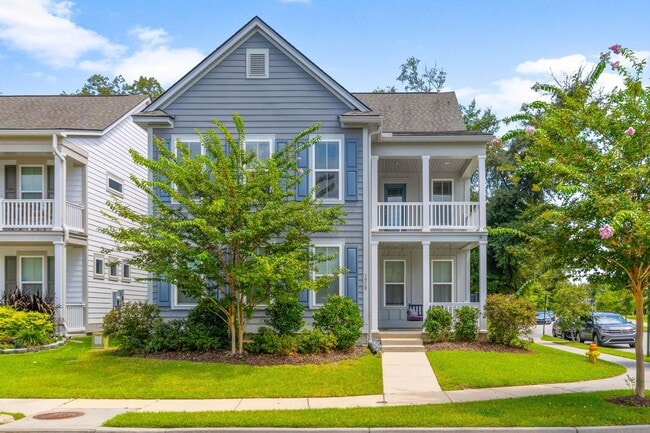 Building Photo - Impressive home in Oakfield loaded with up...