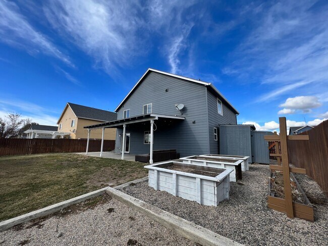 Building Photo - Beautifully Updated Home in Sage Point Sch...