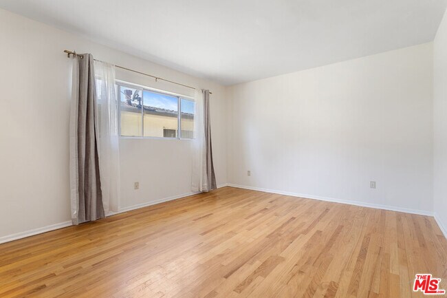 Building Photo - 11743 Mayfield Ave