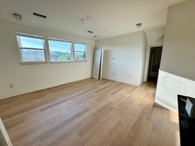 Building Photo - 1115 N Leverett Ave