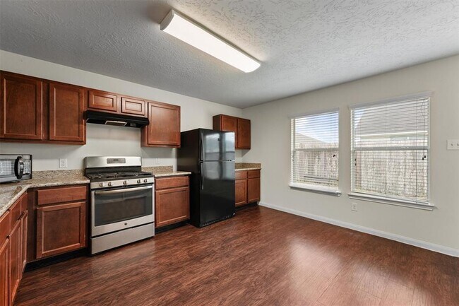 Building Photo - 2611 Verano Dr