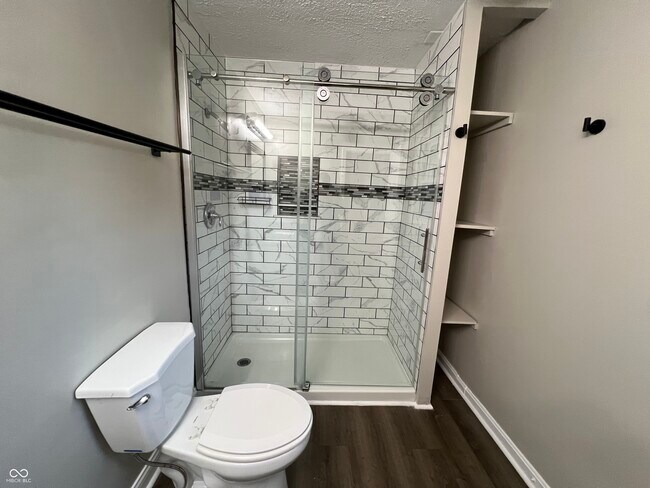 Building Photo - 4343 W Fairview Rd