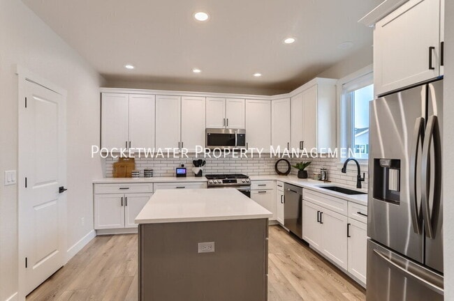 Building Photo - 1331 Baker St