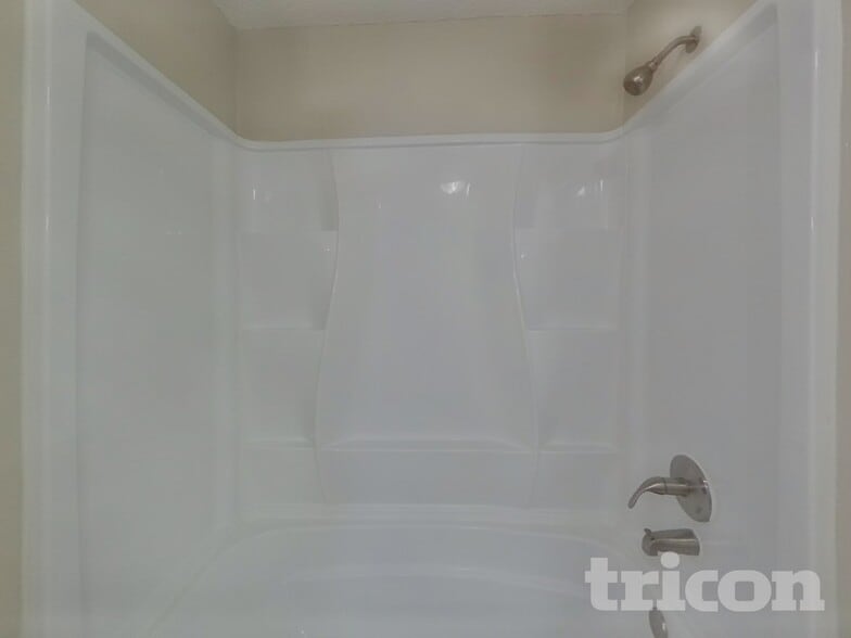 Building Photo - 737 SE 3rd St