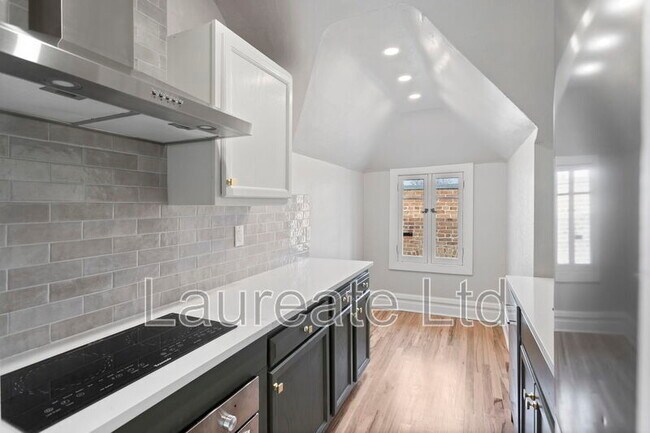 Building Photo - 1058 Pearl St