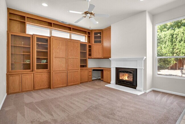 Building Photo - Move-In Ready 4-Bed, 3-Bath Gem in a Covet...