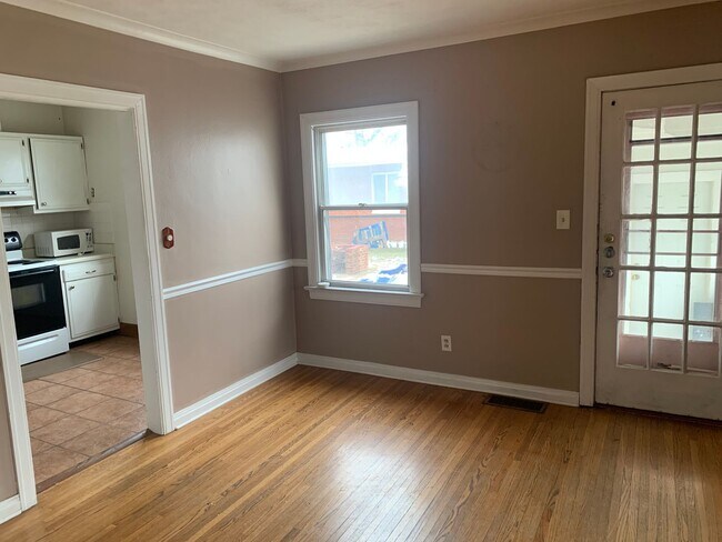 Building Photo - 4-bedroom house for RENT