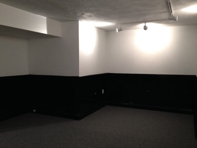 Building Photo - 93 Drummer Rd