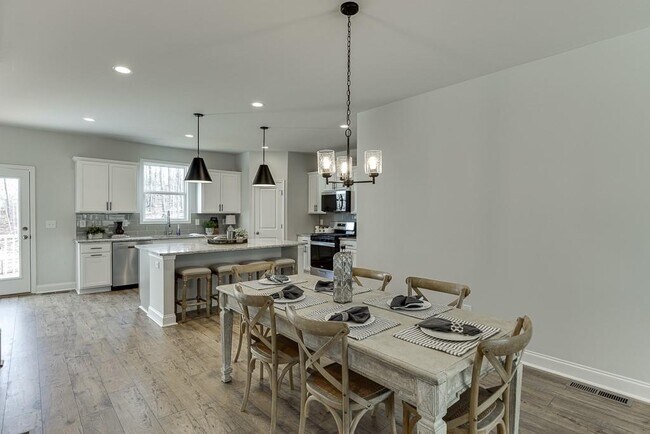 Building Photo - 1276 Ainsworth Alley