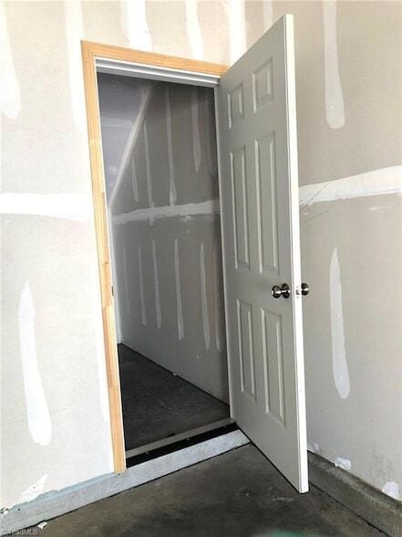 Building Photo - 825 Falls Grove Trl