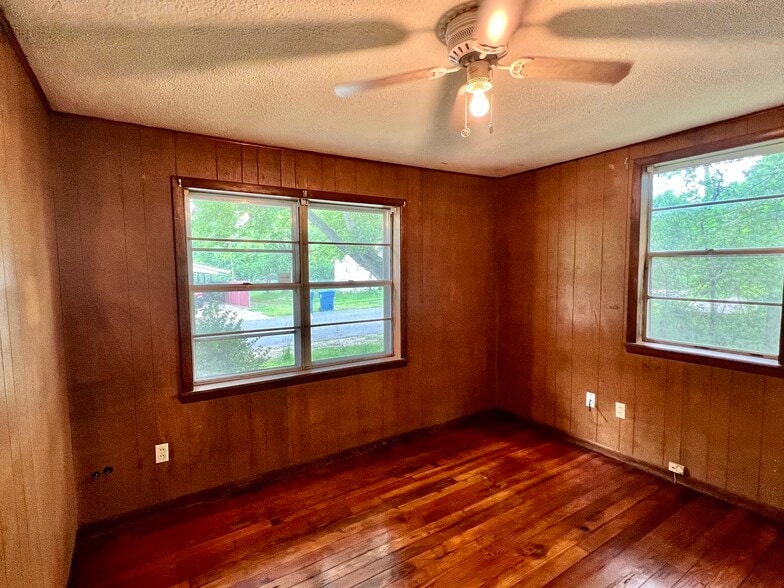 Building Photo - 619 W 3rd St