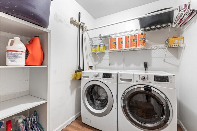 Building Photo - 106 Mt Olympus Ct