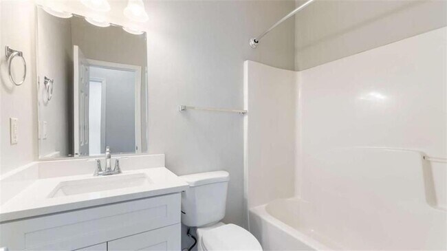 Building Photo - 848 Ridge Ave NW