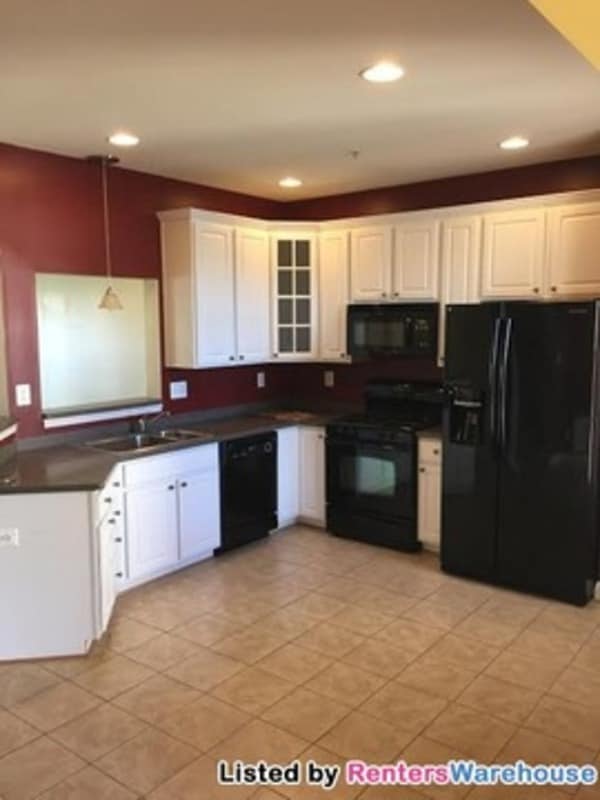 Building Photo - 402 Callander Way