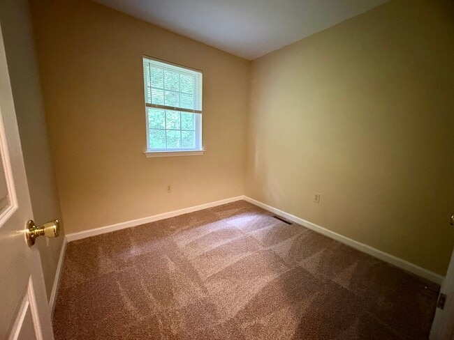 Building Photo - 3 Bedroom 1.5 Bathroom in Elizabethtown!
