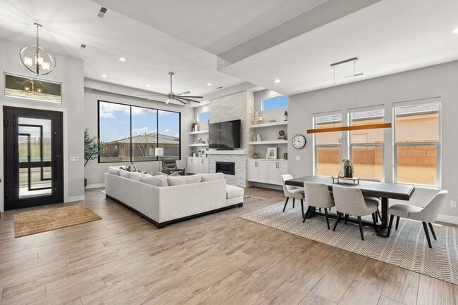 Building Photo - Beautiful 4 Bedroom Home!
