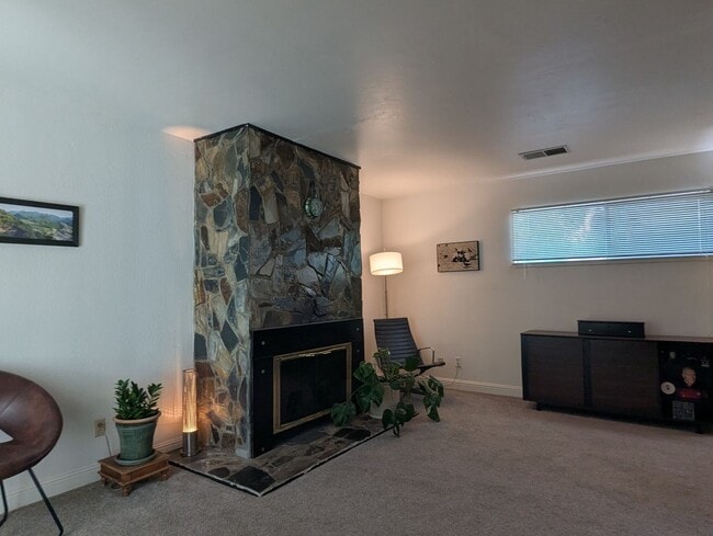 Building Photo - 257 Ironwood St