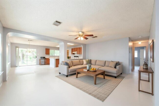 Building Photo - 2813 Adelen Ln