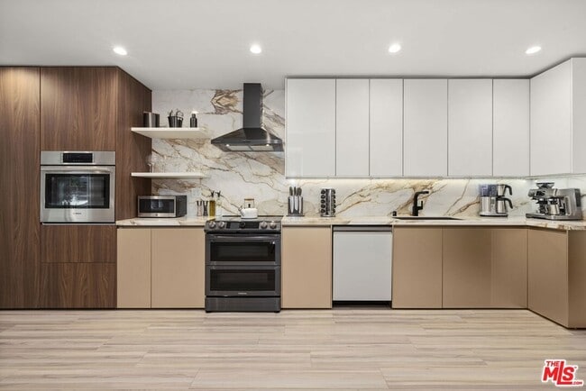 Building Photo - 9289 Swallow Dr