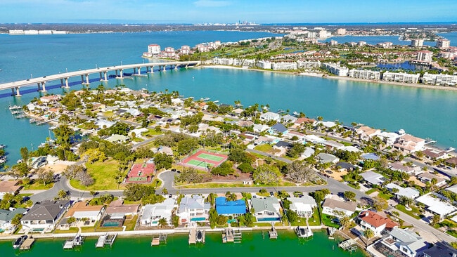 Building Photo - 3003 W Vina Del Mar Blvd