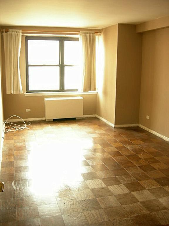 Building Photo - 240 E 82nd St