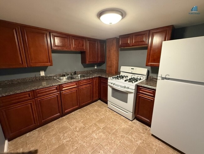 Building Photo - 949 Locust St